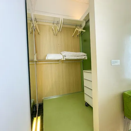 Vingt Sept Bed & Breakfast