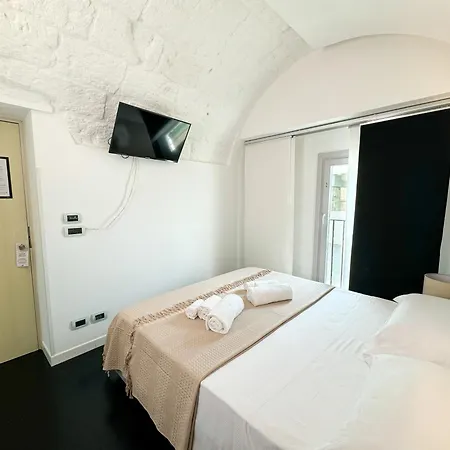 Vingt Sept Bed & Breakfast 4*