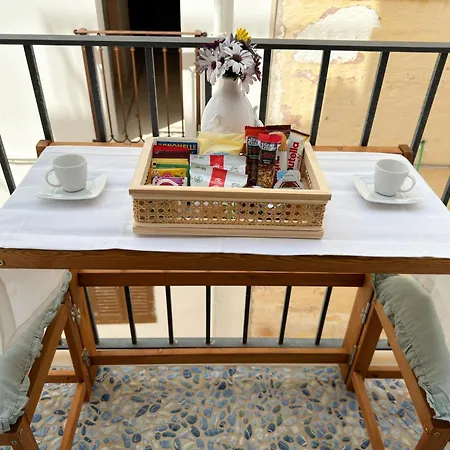 Vingt Sept Bed & Breakfast 2*