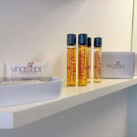 Vingt Sept Bed & Breakfast 4*