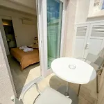 Vingt Sept Bed and breakfast