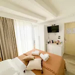 Vingt Sept Bed & Breakfast 4*
