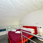 Vingt Sept Bed & Breakfast