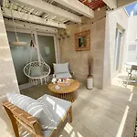 Vingt Sept Bed & Breakfast 4*
