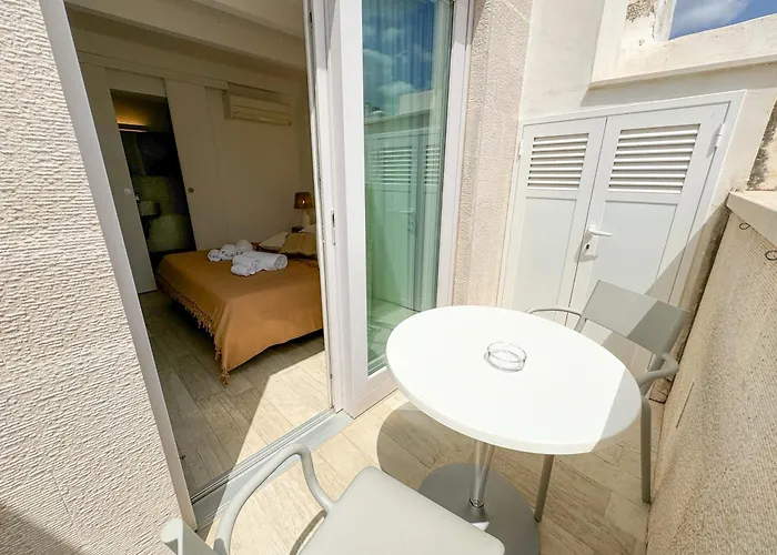 Vingt Sept Bed & Breakfast