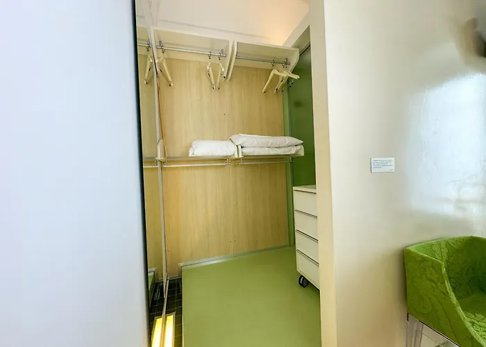 Vingt Sept Bed & Breakfast